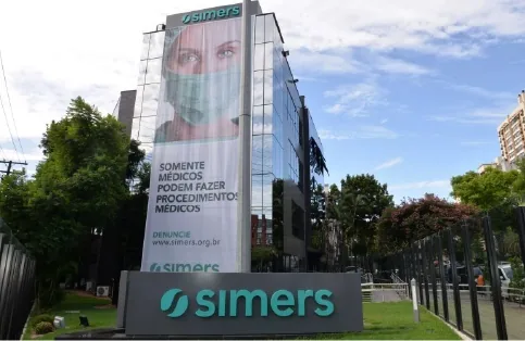 Simers: marca aplicada em fachada