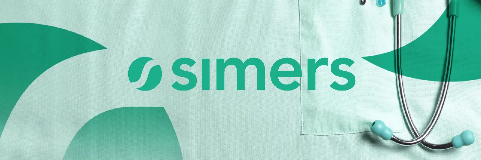 Nova marca do Simers sobre jaleco verde com estetoscópio