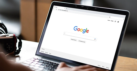 google cred Thaspol AdobeStock.jpg em Além do Google Ads: Por que a Inteligência de Dados é o Verdadeiro Pilar do Marketing de Performance B2B google cred Thaspol AdobeStock.jpg no Hello Marketing B2B