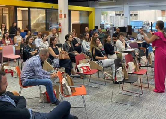 relacionamento arquitetos e1771184893392 em O Desafio das Empresas de Mobiliário Corporativo: Equilibrar B2C, B2B e Branding em um Mercado Cada Vez Mais Digital Relacionamento com Arquitetos